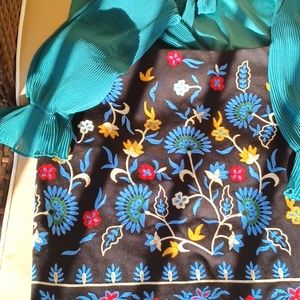 J. McLaughlin Embroidered Skirt. Size 6